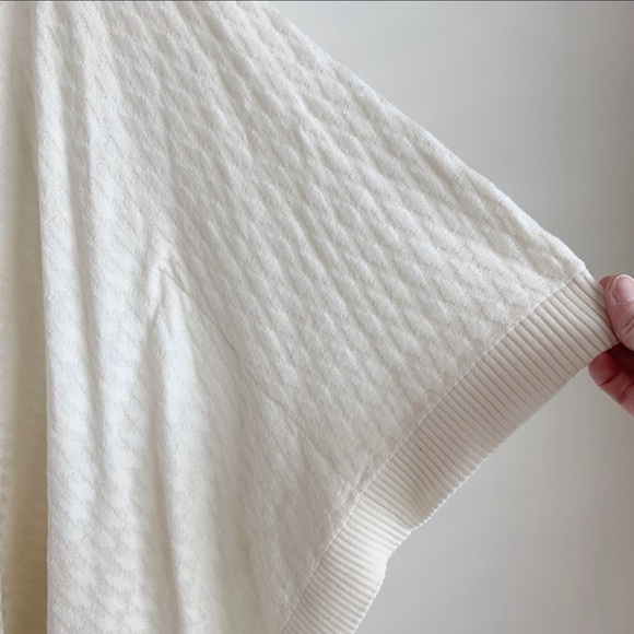 LULULEMON Divinity Poncho Woven Textured Light Ivory Scarf Wrap - Picture 5 of 9